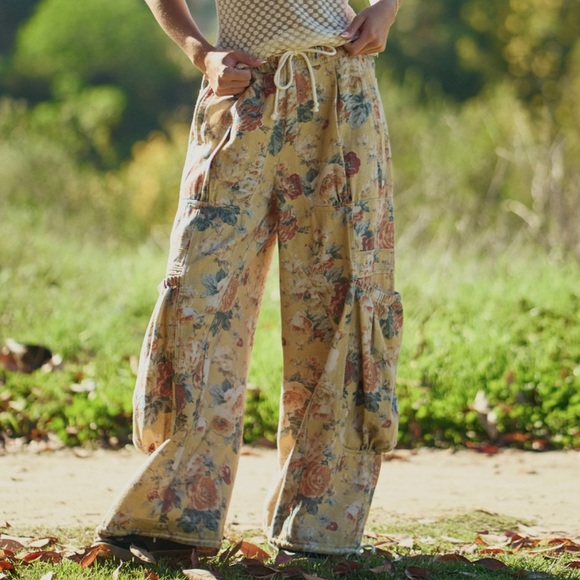 DAVI & DANI Floral Wide-Leg Cargo Pants — Pink & Yellow - Picture 7 of 8